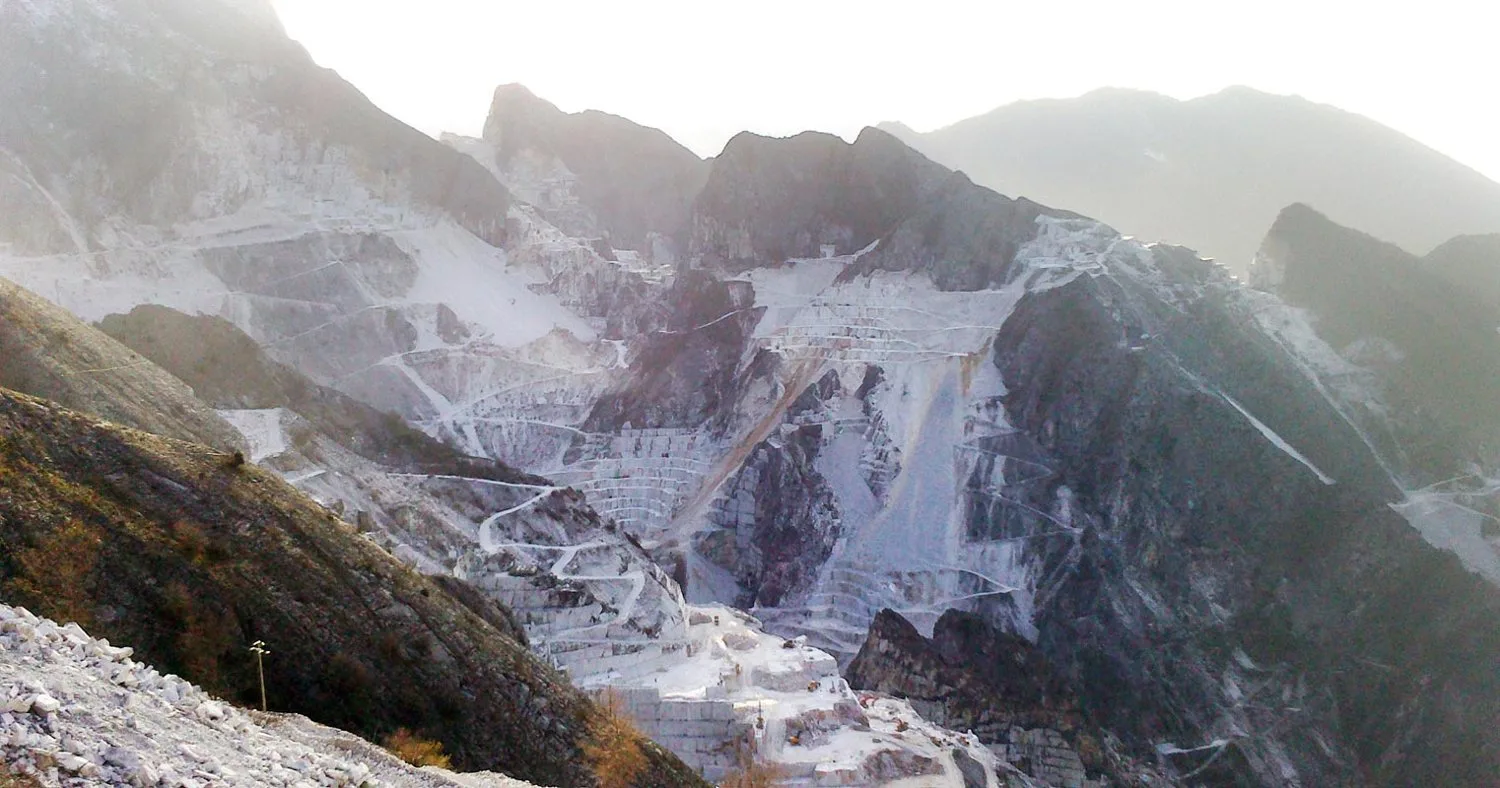 Cave di marmo delle Alpi Apuane sopra Carrara