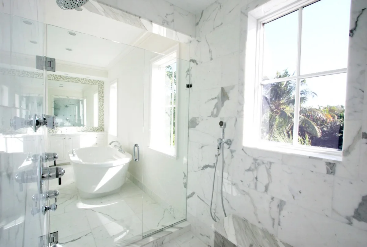 Bagno in marmo e pietra naturale · Marmi di Carrara · lavoro 7
