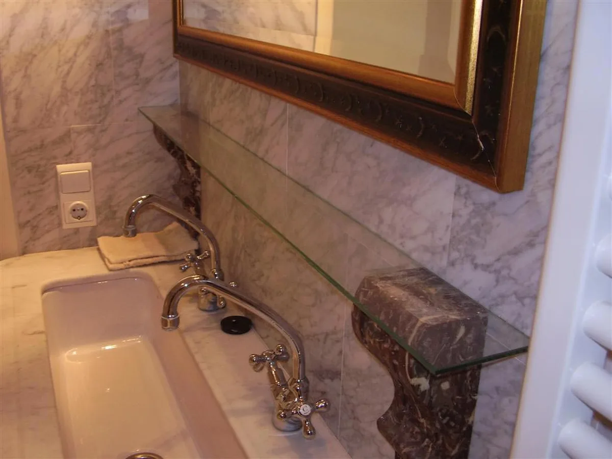 Bagno in marmo e pietra naturale · Marmi di Carrara · lavoro 23