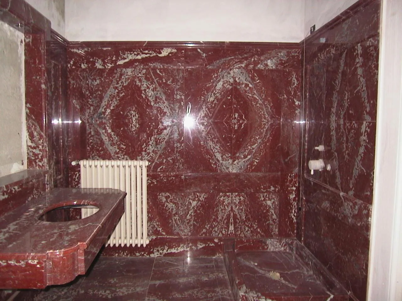 Bagno in marmo e pietra naturale · Marmi di Carrara · lavoro 27