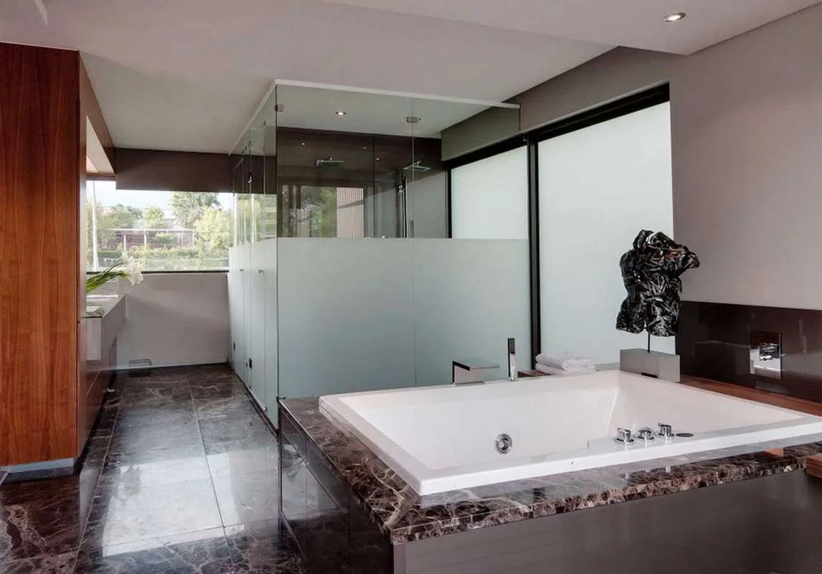 Bagno in marmo e pietra naturale · Marmi di Carrara · lavoro 30