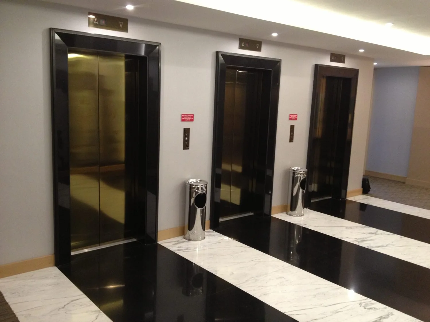 Bagno in marmo e pietra naturale · Marmi di Carrara · lavoro 42