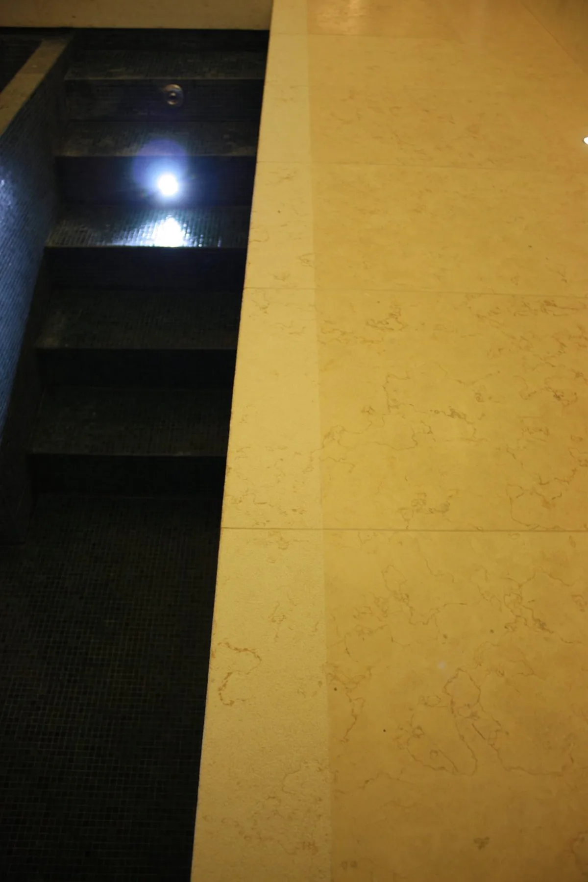 Rivestimento in marmo e pietra naturale · Marmi di Carrara · lavoro 23