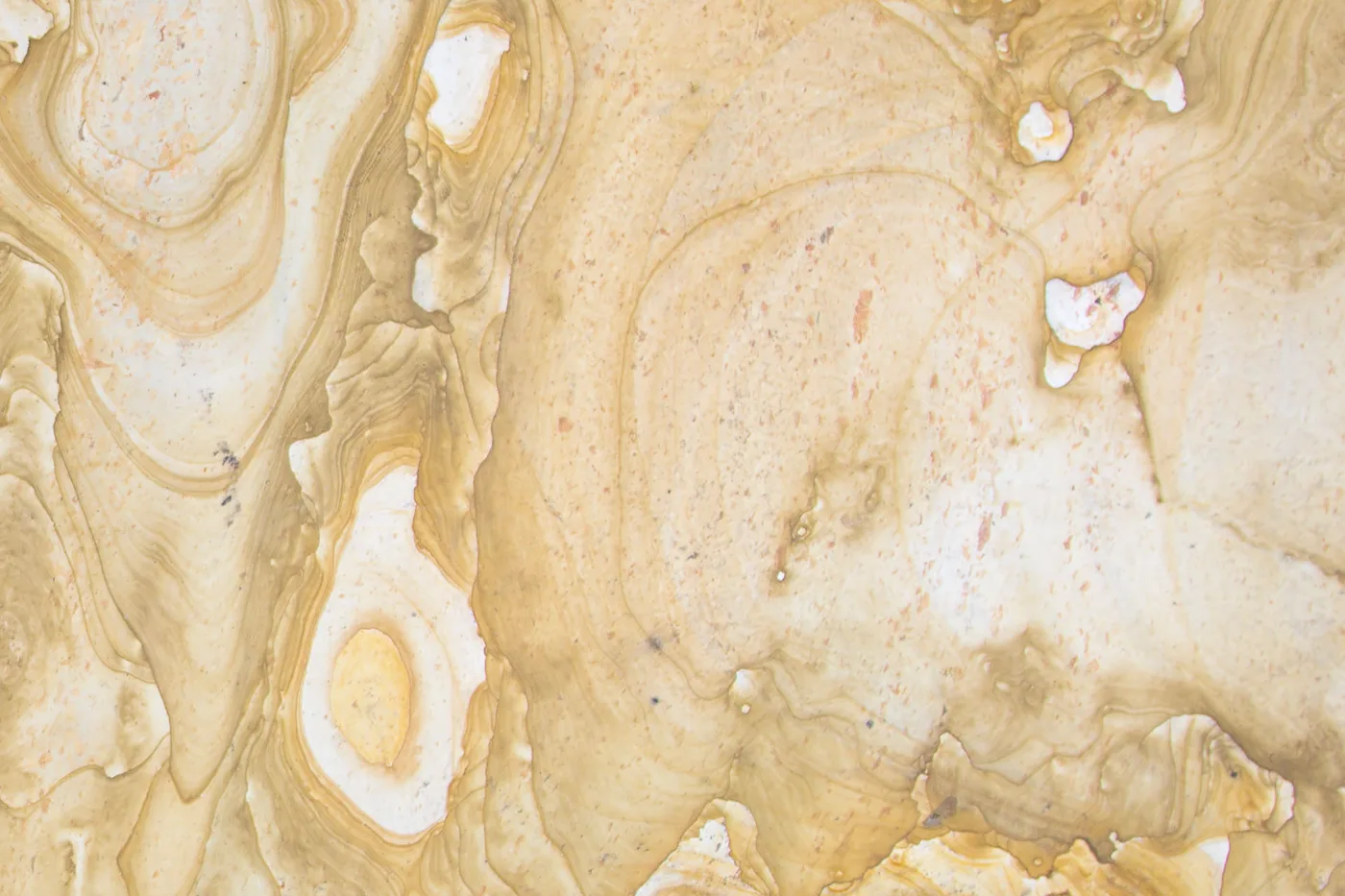 Tuff Dourado · marm