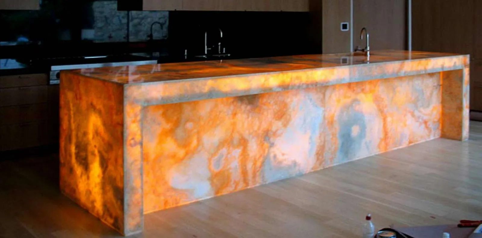 Onice retroilluminato in marmo e pietra naturale · Marmi di Carrara · progetto 9